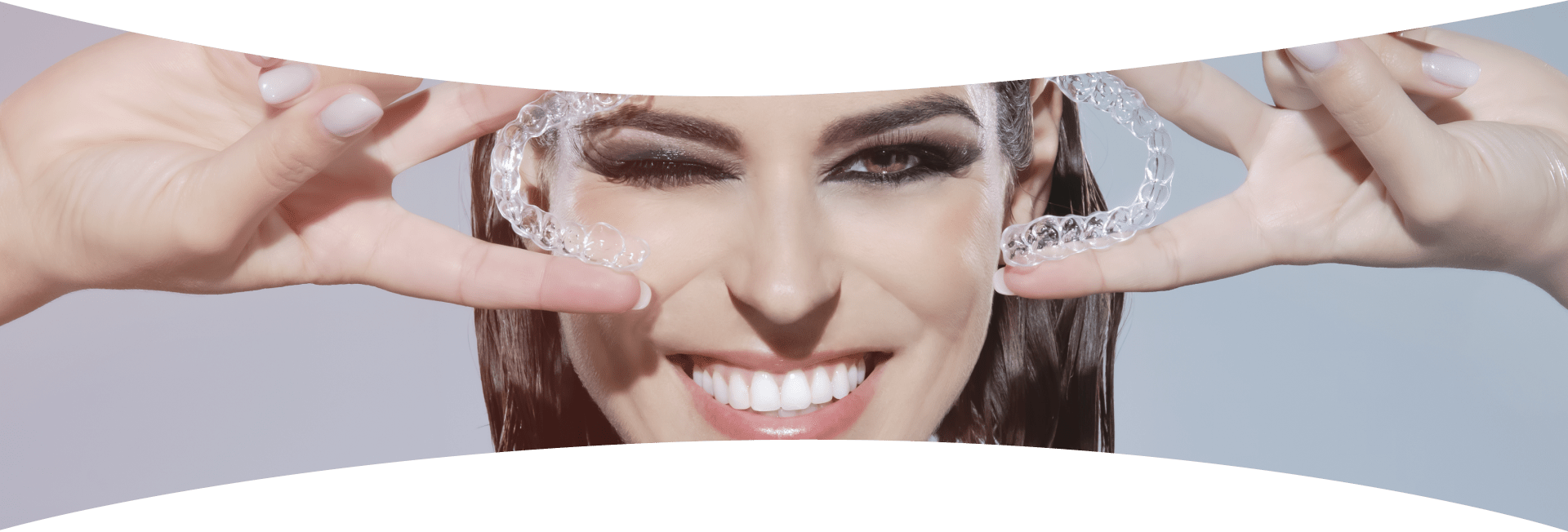 Photographie femme aligneur invisible Smilers